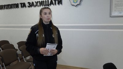 "Щоб не відчувати бар'єрів у спілкуванні" — майбутні поліцейські у Житомирі вивчають жестову мову "Щоб не відчувати бар'єрів у спілкуванні" — майбутні поліцейські у Житомирі вивчають жестову мову
