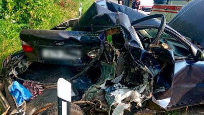 Під Луцьком зіштовхнулися легковик та вантажівка