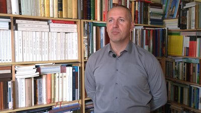 Професор кафедри всесвітньої історії Прикарпатського національного університету Мирослав Волощук Професор кафедри всесвітньої історії Прикарпатського національного університету Мирослав Волощук