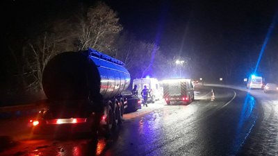 Внаслідок ДТП на Хмельниччині загинув водій. Пасажирку з дитиною "вирізали" з авто