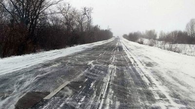 На Черкащині обмежили рух вантажівок трьома дорогами у напрямку Києва