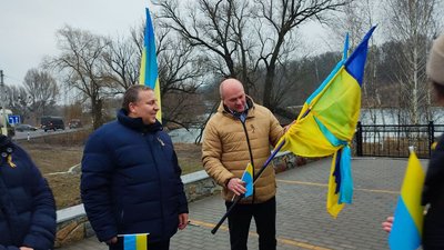 "Автопроїзд єдності": на Черкащині з'єднали прапори зі сходу та заходу України. Як це було "Автопроїзд єдності": на Черкащині з'єднали прапори зі сходу та заходу України. Як це було