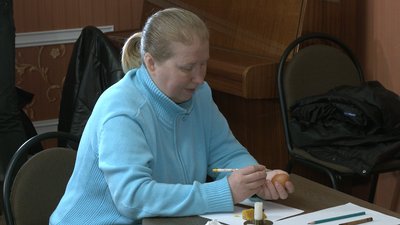 У Рівному вимушених переселенців навчали писанкарству У Рівному вимушених переселенців навчали писанкарству