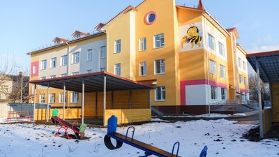 Військові та працівники критичної інфраструктури можуть перебувати у закладах освіти
