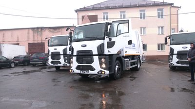 Три нові сміттєвози