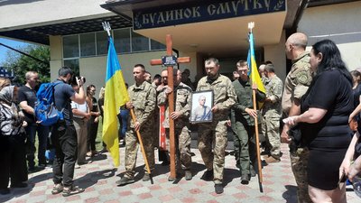 В Івано-Франківську попрощалися із загиблим військовослужбовцем Андрієм Небором В Івано-Франківську попрощалися із загиблим військовослужбовцем Андрієм Небором