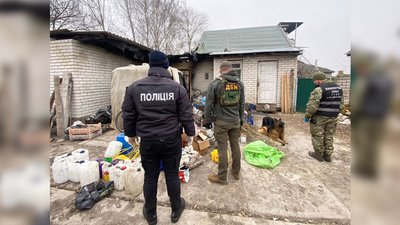У Чернігівському районі затримали чоловіка, який облаштував домашню нарколабораторію У Чернігівському районі затримали чоловіка, який облаштував домашню нарколабораторію