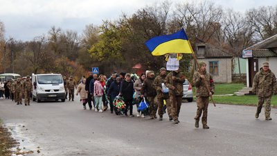 На Кіровоградщині в Онуфріївській громаді попрощалися з захисником Віктором Байдаком На Кіровоградщині в Онуфріївській громаді попрощалися з захисником Віктором Байдаком