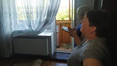 Зруйновані балкони, вибите скло та тріщини на стелях. Хто і коли усуватиме наслідки авіаудару в кропивницькому будинку Зруйновані балкони, вибите скло та тріщини на стелях. Хто і коли усуватиме наслідки авіаудару в кропивницькому будинку