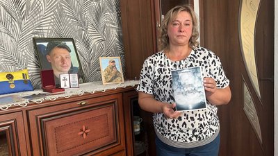 "З цією калиною ріс наш Андрійко. Вона далі росте, а його вже не має": спогади про загиблого бійця з Волині "З цією калиною ріс наш Андрійко. Вона далі росте, а його вже не має": спогади про загиблого бійця з Волині