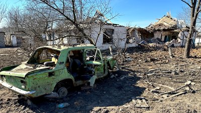 евакуація люди зруйнований будинок обстріли армія РФ Желанне Донецька область евакуація люди зруйнований будинок обстріли армія РФ Желанне Донецька область