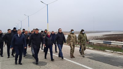 Облаштування КПВВ "Чонгар": чому місцевий бізнес не бере у цьому участь і коли там вакцинуватимуть Облаштування КПВВ "Чонгар": чому місцевий бізнес не бере у цьому участь і коли там вакцинуватимуть