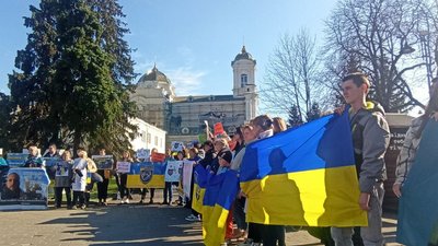 Акція на підтримку військовополонених "азовців" у Луцьку Акція на підтримку військовополонених "азовців" у Луцьку