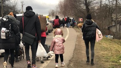 Ринок праці в умовах війни. Кого шукають роботодавці в Україні та що пропонують за кордоном
