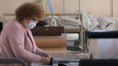"Робота для терплячих": на Черкащині шиють захисні костюми для медиків "Робота для терплячих": на Черкащині шиють захисні костюми для медиків