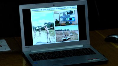 Зацікавлюють йти до війська – у Житомирі курсанти зустрілись із старшокласниками Зацікавлюють йти до війська – у Житомирі курсанти зустрілись із старшокласниками