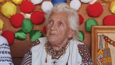 406 дівчат та жінок у гуцульських ґерданах. На Прикарпатті встановили новий рекорд України 406 дівчат та жінок у гуцульських ґерданах. На Прикарпатті встановили новий рекорд України
