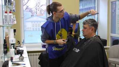 Підстригтися та випрати речі. У Дніпрі працює побутовий центр для маріупольців Підстригтися та випрати речі. У Дніпрі працює побутовий центр для маріупольців
