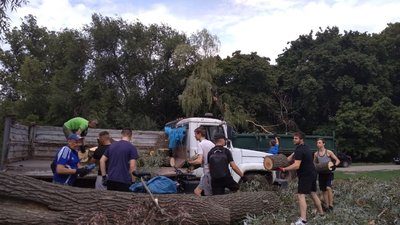 У Кропивницькому учасники екоакції зібрали 90 мішків сміття біля річки