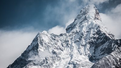 З тестом та самоізоляцією. Еверест знову відкрили для альпіністів