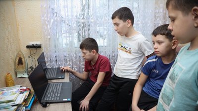 Заяву на опікунство восьми сиріт подав рідний дядько: родину Дубовець на Житомирщині відвідала Ірина Верещук Заяву на опікунство восьми сиріт подав рідний дядько: родину Дубовець на Житомирщині відвідала Ірина Верещук