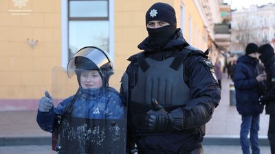 В Одесі влаштували акцію "Різдво з патрульними" В Одесі влаштували акцію "Різдво з патрульними"