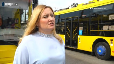 За словами Наталі Свистун, із впровадженням безготівкового розрахунку в тролейбусах, підприємство "Електротранс" зазнало збитків. Фото: Суспільне. За словами Наталі Свистун, із впровадженням безготівкового розрахунку в тролейбусах, підприємство "Електротранс" зазнало збитків. Фото: Суспільне.