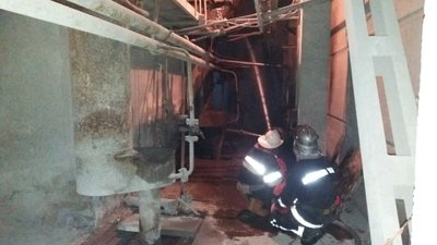 Харківські рятувальники понад сім годин гасили нічну пожежу на Зміївській ТЕС Харківські рятувальники понад сім годин гасили нічну пожежу на Зміївській ТЕС