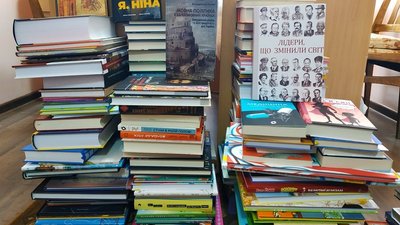 Бібліотека на Волині отримала майже 700 нових книг Бібліотека на Волині отримала майже 700 нових книг