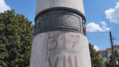 У Полтаві стоять пусті постаменти після декомунізації пам’ятників У Полтаві стоять пусті постаменти після декомунізації пам’ятників