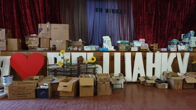 У громаді на Житомирщині місцеві жителі щоденно відправляють ЗСУ домашні страви та консерви У громаді на Житомирщині місцеві жителі щоденно відправляють ЗСУ домашні страви та консерви
