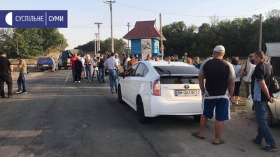 Жителі села на Сумщині вимагають відкрити дорогу, яка зараз ремонтується Жителі села на Сумщині вимагають відкрити дорогу, яка зараз ремонтується