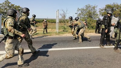 Зупинили "прорив" через кордон: прикордонники та нацгвардійці провели спільні навчання на Одещині Зупинили "прорив" через кордон: прикордонники та нацгвардійці провели спільні навчання на Одещині