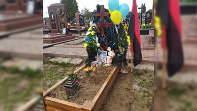 Могила Леоніда Бутусіна Могила Леоніда Бутусіна