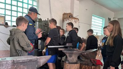Учні завітали до кузні Учні завітали до кузні