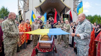 На Тернопільщині прощаються із загиблими військовослужбовцями На Тернопільщині прощаються із загиблими військовослужбовцями