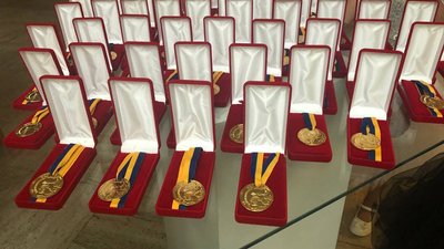 Срібні та золоті медалі вручили випускникам в Ужгороді