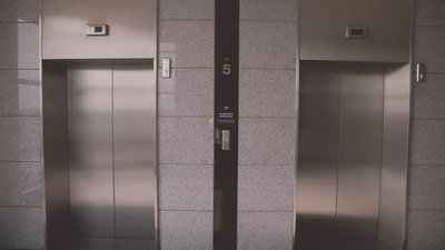 У київському гіпермаркеті обірвався ліфт, загинув вантажник