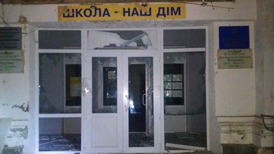Армія РФ ракетами вдарила по Краматорську, де пошкодила будівлю економічного коледжу