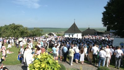 "Ми живі й стоїмо тут у молитві". У Крилосі на Франківщині відбулася XI Всеукраїнська патріарша проща УГКЦ "Ми живі й стоїмо тут у молитві". У Крилосі на Франківщині відбулася XI Всеукраїнська патріарша проща УГКЦ