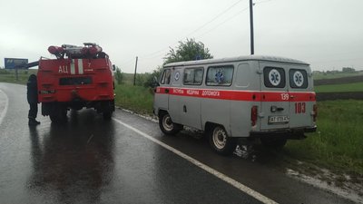 На Франківщині вантажівка зіткнулася з легковиком. Є травмовані На Франківщині вантажівка зіткнулася з легковиком. Є травмовані