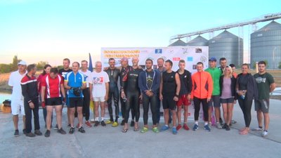 На Миколаївщині дистанцію у 50 км долали сім плавців На Миколаївщині дистанцію у 50 км долали сім плавців