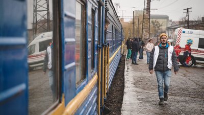Медичний евакуаційний потяг “Лікарів без кордонів” виконав свій перший рейс в Україні Медичний евакуаційний потяг “Лікарів без кордонів” виконав свій перший рейс в Україні
