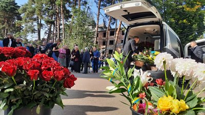Поховали поруч із сином. На Львівщині попрощалися із мамою Кузьми Скрябіна Ольгою Кузьменко Поховали поруч із сином. На Львівщині попрощалися із мамою Кузьми Скрябіна Ольгою Кузьменко