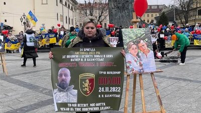 Ірина Труш під акції-нагадування про безвісти зниклих та полонених військовослужбовців