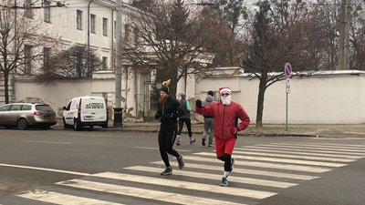 У Полтаві влаштували новорічний забіг У Полтаві влаштували новорічний забіг