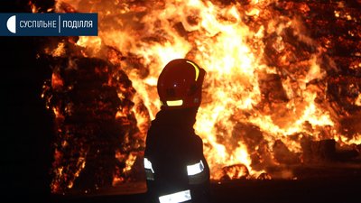 Пожежа на Хмельниччині: вогонь знищив 30 тисяч тонн соломи