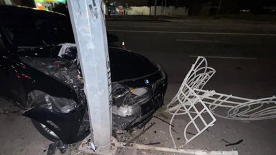 Розбитий автомобіль