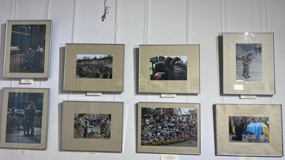 У Львові відкрили фотовиставку про повномасштабне вторгнення Росії в Україну У Львові відкрили фотовиставку про повномасштабне вторгнення Росії в Україну