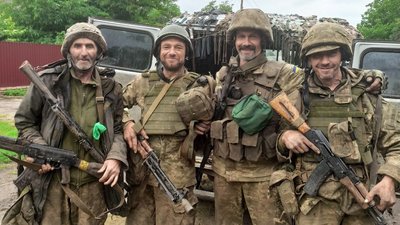 Володмиир Тиндик з побратимами Володмиир Тиндик з побратимами